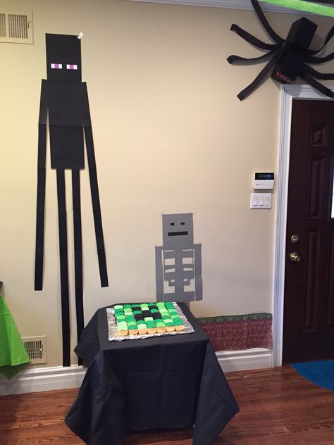 Minecraft Bday Decorations, Minecraft Nether Decorations, Minecraft Diy Party Decorations, Minecraft Decoration Ideas For Birthday, Minecraft Nether Birthday Party, Minecraft Enderman Decoration, Minecraft Birthday Party Backdrop, Minecraft Backdrop Birthday Ideas, Diy Minecraft Decorations