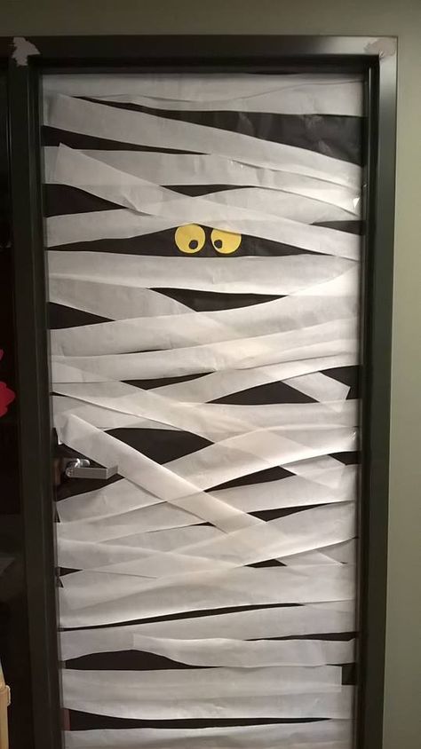 class mummy door!! Mummy Door, Party Ideas, Diy Projects, Halloween, Art