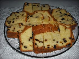 Raisin Pound Cake Recipe, Praline Glaze, Tube Cake Pan, Raisin Cake, Kek Lapis, Fruity Cake, Square Cake Pans, Cake Platter, Olive Oil Cake