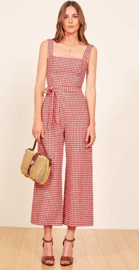 A gingham jumpsuit by sustainable label Reformation, which'll look great with sandals now and layered over a tee and paired with booties later. Gingham Jumpsuit, Stylish Jumpsuit, 여름 스타일, Elegante Casual, Linen Jumpsuit, Stil Inspiration, Weekend Style, Tres Chic, Inspired Outfits