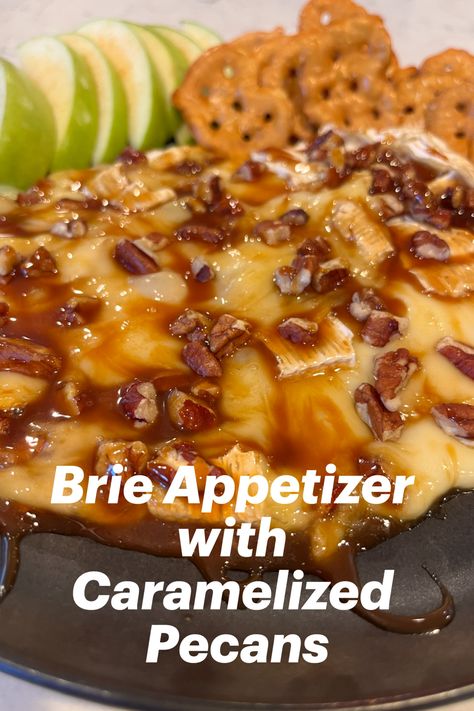 Bake brie appetizer Brie With Caramel And Pecans, Caramel Baked Brie, Baked Brie With Candied Pecans, Pecan Praline Baked Brie, Easy Baked Brie, Caramelized Pecans, Baked Brie Appetizer, Pecan Baked Brie, Brie Appetizer