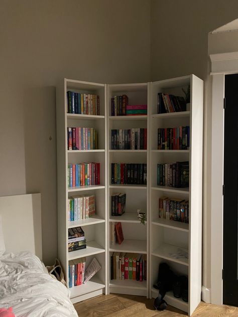 Small Bedroom With Bookshelf, Small Home Library Aesthetic, Bedroom Library Small, Small Library Room Ideas Bookshelves, Small Bedroom Bookshelf Ideas, Small Bedroom Bookshelf, Small Bookshelf Aesthetic, Cute Bookshelf Ideas, Library Bedroom Ideas