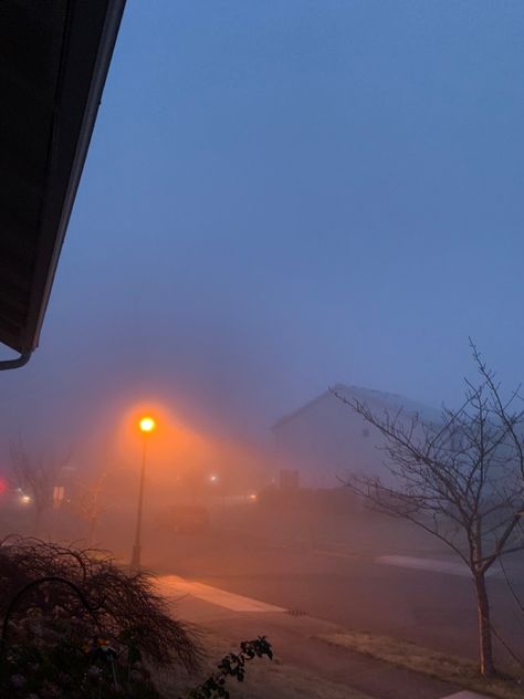 Foggy morning, fall, Halloween aesthetic, fall core, Halloween core, spooky weather, spooky 👻 Fall Foggy Morning, School Morning Aesthetic Fall, Cold School Morning Aesthetic, Fall School Morning, Foggy Autumn Aesthetic, Foggy Fall Aesthetic, Morning Fall Aesthetic, Early School Morning Aesthetic, Dark Morning Aesthetic