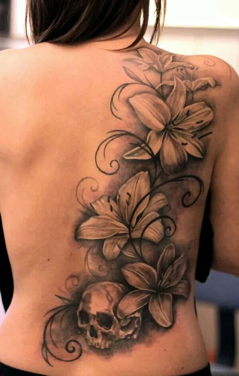 Lilies & skull back tat Delicate Flower Tattoo, Lillies Tattoo, Lily Tattoo Design, Lily Flower Tattoos, Inspiration Tattoos, Tato Lengan, Geniale Tattoos, Lily Tattoo, Back Tattoo Women