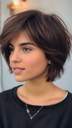 Vintage Haircut Women Short, Shortish Hair, Choppy Bob Hairstyles, Chin Length Hair, Short Straight Hair, Haircuts For Medium Hair, Hair Color And Cut, Cute Hairstyles For Short Hair, Haircut For Thick Hair