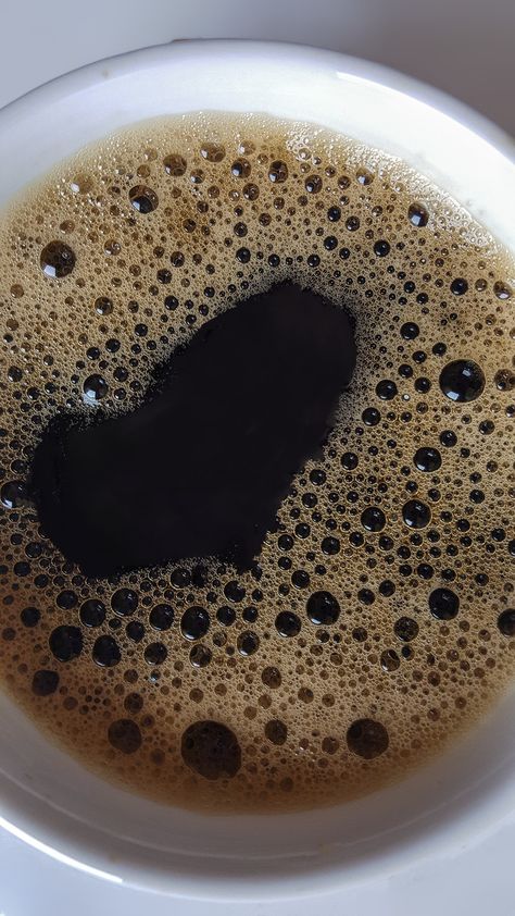 Craving Coffee, Drinking Black Coffee, Americano Coffee, Beautiful Wallpapers For Iphone, Coffee Instagram, Coffee Obsession, Real Coffee, Alcohol Aesthetic, Aesthetic Coffee