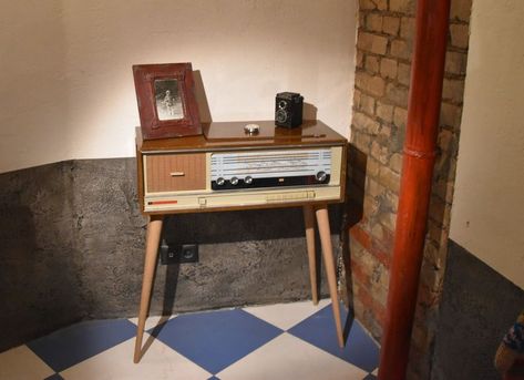 Recycle Organization, Old Radio, Radio Design, Retro Radio, Old Radios, Repurposed Furniture Diy, Vintage Radio, Diy Vintage, Repurposed Furniture