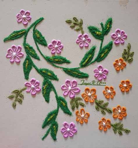 Hina Disgin, Simpal Rangoli Designs, Jute Painting, Easy Rangoli Patterns, Rococo Embroidery, Unique Rangoli, Flower Petal Art, Very Easy Rangoli Designs, Flower Pattern Drawing