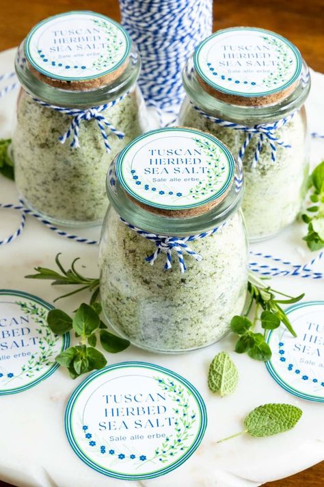 Selling Dried Herbs, Herb Salt Recipe Gift Ideas, Herbed Salt Recipe, Finishing Salt Recipes, Homemade Salts, Infused Salt Recipes, Seasoned Salt Recipe, Herb Salts, Rosemary Salt Recipe