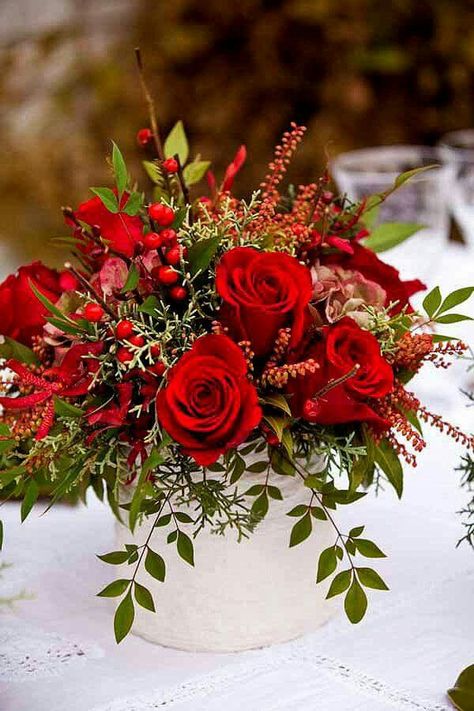 Red Flower Arrangements, Red Centerpieces, Rose Flower Arrangements, Christmas Flower Arrangements, Christmas Floral Arrangements, Red Rose Flower, Christmas Arrangements, Trendy Flowers, Beautiful Flower Arrangements