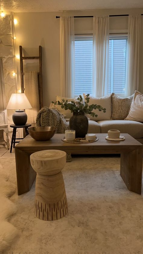 Sectional End Table Ideas, Cream Couch, Sofa And Table, Coffee Table Decor Ideas, Living Room Cozy, Room Cozy, Table Decor Ideas, Living Room Update, Coffee Table Decor