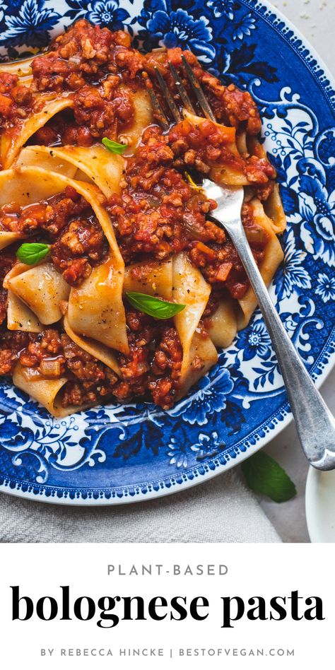 Who says you can't have your bolognese pasta without meat? Introducing an amazing recipe for Vegan Bolognese Pasta that will rock your world! 😋 It's hearty, delicious, and 100% plant-based. Get ready for a mouthwatering experience like never before. 🌈💚 Get the full recipe now! Pasta Without Meat, Vegan Bolognese Recipe, Veggie Bolognese Sauce, Vegetarian Pasta Bolognese, Veggie Spaghetti Bolognese, Vegan Pasta Bolognese, Vegan Lentil Bolognese Sauce, Veg Diet, Pasta Bolognese Recipe