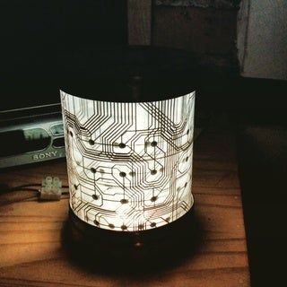 Old Keyboard, Cyberpunk Accessories, Computer Recycling, Table Pc, Diy Tech, Computer Gifts, Trash Art, Computer Parts, Steampunk Lamp