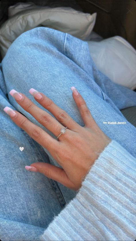 Paris Aesthetic Acrylic Nails, Emily Paulichi Outfits, Emily Paulichi Aesthetic, Emily Paulichi Nails, Emily Paulichi, Emily Paulichi Room Posters, Nail Jewelry, Neck Chain, Birthday Nails