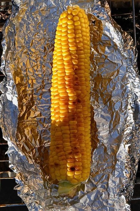 How to grill corn on the cob in foil, for a sweet, juicy, smoky, lightly charred summer staple for BBQs, potlucks, cookouts, and mid-week meals! Plus, how to cook corn on the grill with or without the husk! Cooking Corn On Cob, Grilled Corn On Cob, How To Grill Corn, Grill Corn On The Cob, Grill Corn, Cook Corn, Grilled Corn On The Cob, How To Cook Corn, Baked Corn