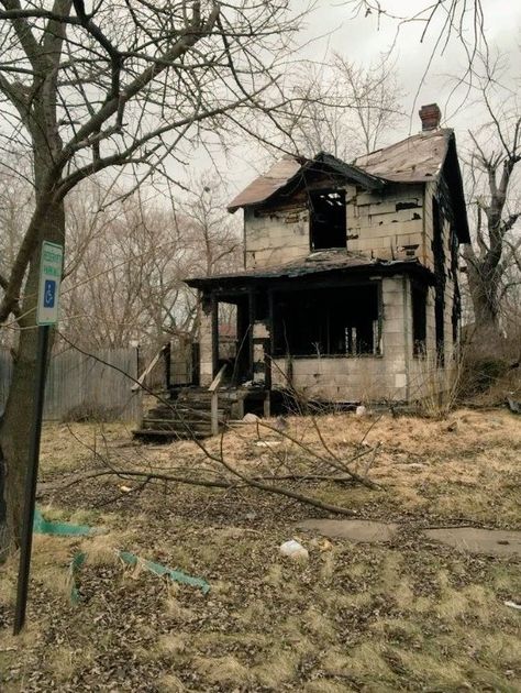 Creepy Old Houses, Desert Places, Old Abandoned Buildings, Abandoned Churches, Abandoned Property, Creepy Houses, Old Abandoned Houses, Abandoned Things, Spooky Places