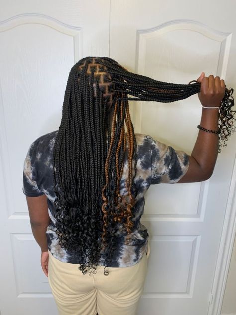 Knotless Braids Back Length, Creative Knotless Braids, Small Knotless With Curls At The End, Brown And Black Braids With Curls, Small Curly Knotless Braids, Small Medium Knotless Braids With Curls, Mid Back Knotless Braids With Curls, Knotelles Braids, But Length Knotless Braids