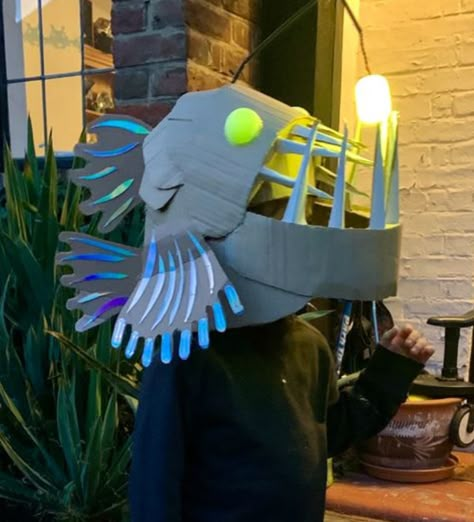 Anglerfish Costume, Ocean Halloween Costumes, Finding Nemo Jr, Fish Mask, Cardboard Costume, Cardboard Mask, Dnd Crafts, Fish Costume, Diy Crafts Love