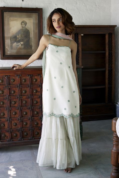 Shop for these amazing collections of White Chanderi And Chiffon Lining Santoon Print & Embroidery Kurta Sharara Set For Women by Nimbus online at Aza Fashions. Indian Outfits Modern, Khadi Kurta, Embroidery Kurta, Kurta Sharara Set, Trendy Outfits Indian, Kurta Sharara, White Spaghetti, Celebrity Casual Outfits, Desi Fashion Casual