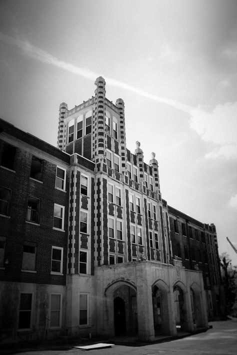 Waverly Hills Sanatorium Sanatorium Aesthetic, Investigator Aesthetic, Waverly Hills, Waverly Hills Sanatorium, Paranormal Investigator, Paranormal Investigation, Bucket List, Louvre, History