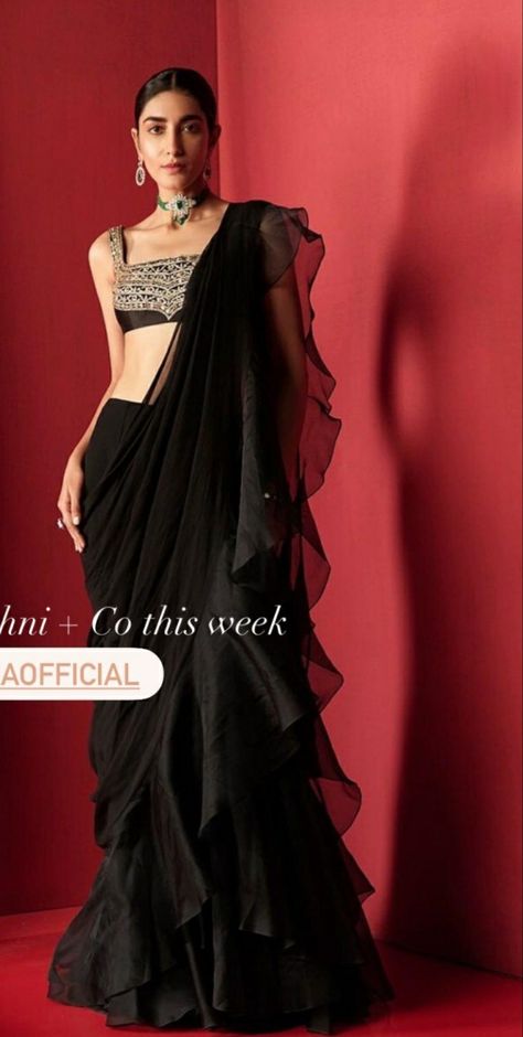 Black Drape Skirt Outfit, Drape Skirt Outfit, Freel Saree, Drape Sari, Classy Black Outfits, Saree Jacket Designs, Deepika Ranveer, Desi Attire, Saree Jackets