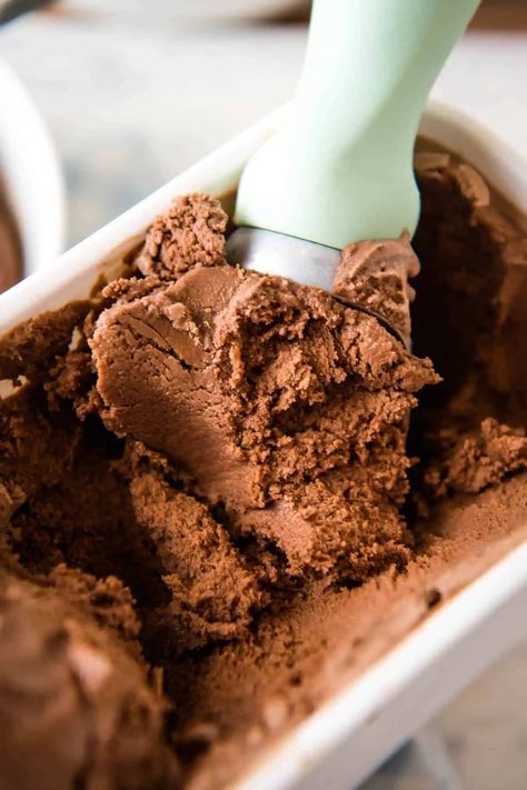 Learn how to make the best old-fashioned homemade chocolate ice cream (no eggs) recipe. This is an easy, machine churned recipe filled with delicious chocolaty flavor, just like the chocolate ice cream you remember as a kid, only better. Ice Cream No Eggs, Homemade Peach Ice Cream, Homemade Chocolate Ice Cream, Frozen Treats Recipes, Almond Ice Cream, Disney Desserts, Ice Cream Maker Recipes, Peach Ice Cream, Homemade Vanilla Ice Cream