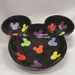 Mickey Chip and Dip Air Dry Clay Disney, Disney Pottery Ideas, Disney Pottery Painting Ideas, Disney Ceramics Ideas, Disney Ceramic Painting Ideas, Disney Pottery, Disney Ceramics, Disney Ceramic Mugs, Mickey Mouse Cups