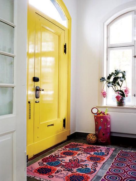 Yellow Front Doors, Yellow Door, Yellow Doors, Painted Front Doors, Front Door Colors, Style Deco, Door Color, Cool Stuff, 인테리어 디자인