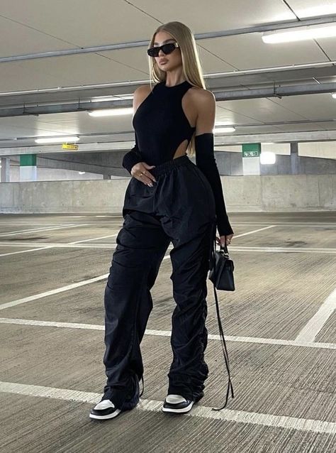 Look Hip Hop, Black Streetwear, Looks Street Style, Ținută Casual, Mode Ootd, Streetwear Fashion Women, Swaggy Outfits, Looks Chic, Mode Streetwear