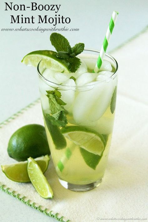 Mojito Mocktail, Mint Mojito, Brownie Desserts, Mojito Recipe, Alcoholic Cocktails, Milk Shakes, Mocktail Recipe, Daiquiri, Smoothie Drinks