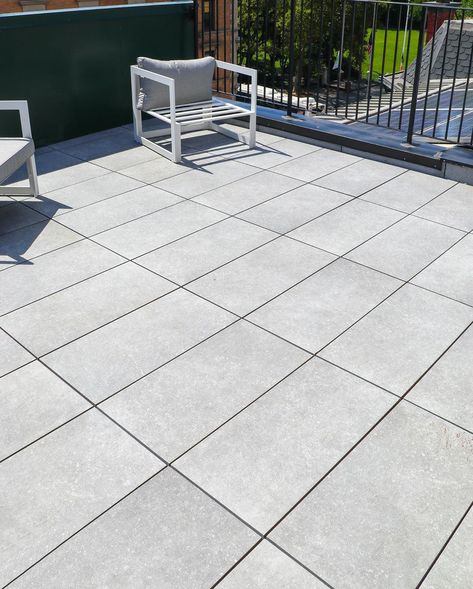 Porcea Silver - New York Rooftop - 1 Garden Paving Ideas, Modern Pavers, Patio Ideas Garden, Concrete Pavers Walkway, Walkways Ideas, Paver Ideas, Side Patio, White Sunset, Stone Pavement