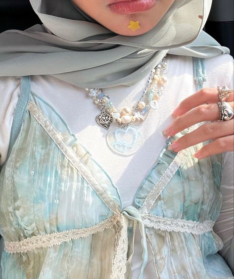 Hijabi Fits, Modest Outfit Ideas, Modest Outfit, Uni Outfits, Hijabi Outfits Casual, Hijabi Outfits, Pearl Necklaces, Hijab Fashion Inspiration, Hijabi Fashion