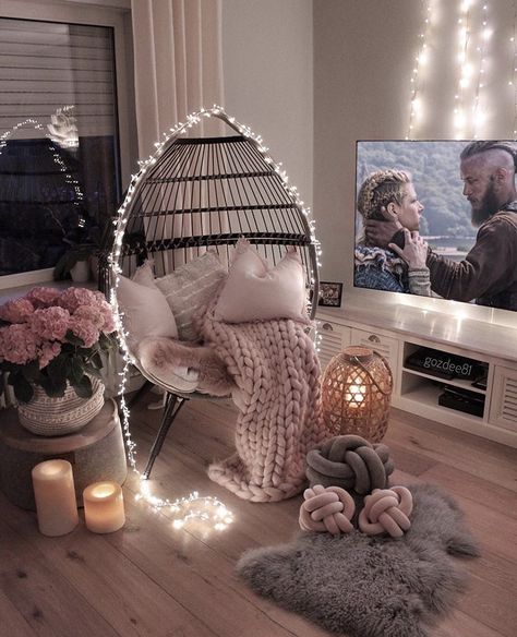 Cute Room Accessories, Egg Chairs, Cosy Living, Cosy Living Room, Girl Bedroom Designs, Cozy Room Decor, Dreamy Room, Teen Bedroom Decor, Room Design Bedroom