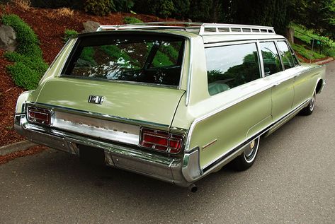 Station Wagon Cars, Wagon Wheels, Car Station, Wagon Cars, Old Wagons, Sports Wagon, Woody Wagon, Chrysler Cars, Chrysler New Yorker