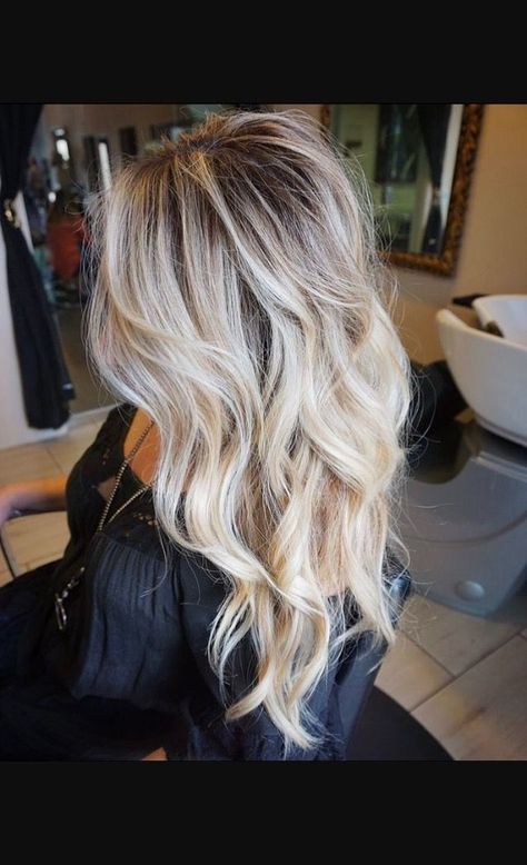 Gorgeous blonde waves Platinum Blonde Balayage Dark Roots, Black Roots Blonde Hair, Dark Roots Blonde Hair Balayage, Blonde Hair Balayage, Yellow Blonde Hair, Roots Blonde Hair, Dark Roots Blonde, Tan Skin Blonde Hair, Blonde Hair With Roots