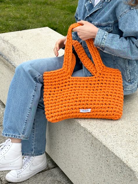 orange crochet handbag shoulder bag chunky yarn small business summer bag Crochet Chunky Bag, Crochet Bag Aesthetic, Chunky Crochet Bag, Free Crochet Bag Patterns, Small Crochet Bag, Tshirt Yarn, Dream Bag, Photography Bags, Free Crochet Bag