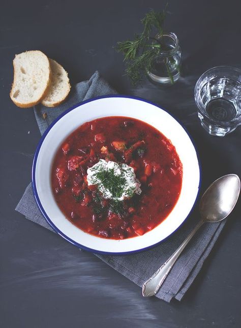 Rezept für vegetarischen Borschtsch (Borscht) aus dem Thermomix zum #tmdonnerstag von moeyskitchen.com Winter Stews, Beta Vulgaris, Thermomix Recipes, Easy Family Meals, Stew Recipes, Amazing Food, Soul Food, Thanksgiving Recipes, Casserole Recipes