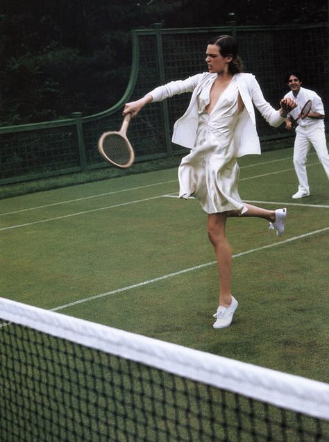 Vogue US, September 2003. tennis American Splendor, Mode Tennis, Tennis Photoshoot, Vintage Fitness, Arthur Elgort, Tennis Aesthetic, Tennis Whites, Playing Tennis, Golf Design