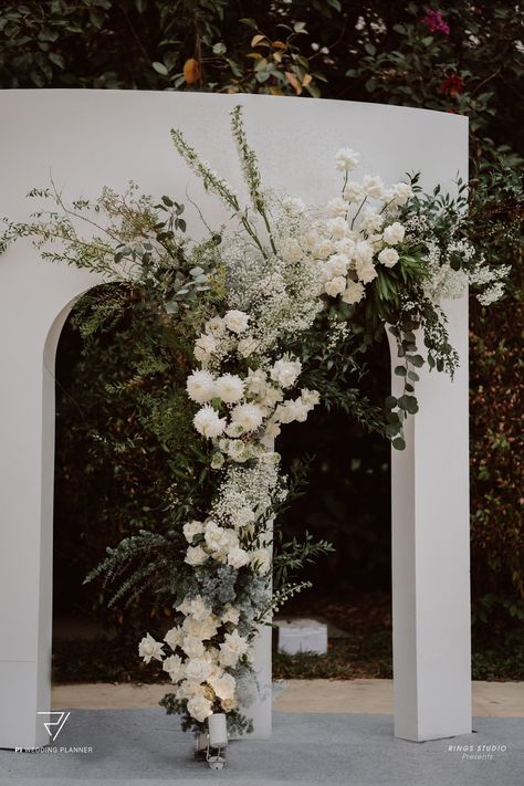 Staircase Florals, Photobooth Decor, Flower Arragement, Floral Archway, Dream Wedding Decorations, Luxury Wedding Decor, Wedding Backdrop Design, Wedding Backdrop Decorations, Pretty Wedding Dresses