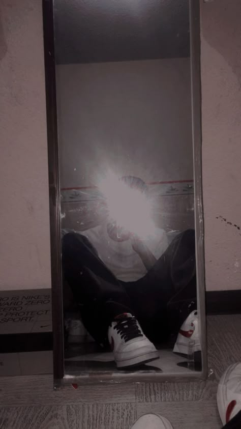 Alex Mirror Selfie Boy No Face Aesthetic, Christmas Instagram Pictures, Decent Wallpapers, Boy Blurred Pic, Cute Funny Pics, Anime Mobile, Lion Wallpaper, Cool Boy Image