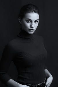 The magic of the night / 500px Woman Photoshoot, Turtleneck Outfit, Dress Design Sketches, Celebrity Wallpapers, Female Portraits, Drawing Clothes, Black Turtleneck, Girl Next Door, Turtle Neck Top