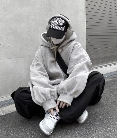 White Hoodie Outfit Men, Korean Street Fashion Men, Hoodie Outfit Men, Asian Streetwear, Tomboy Outfits, Tomboy Style Outfits, Cool Outfits For Men, Hoodie Outfit, Pinterest Fashion