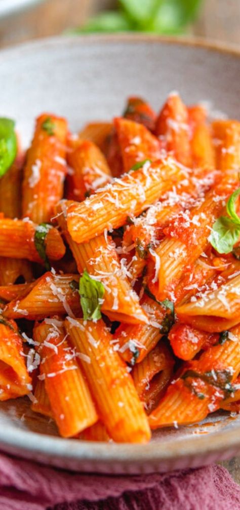 Easy Pasta Recipes Tomato Sauce, Pasta In Red Sauce Recipes, Cheesy Tomato Pasta Recipes, Pasta Red Sauce Recipe, Red Pasta Recipes, Pasta Recipes Tomato Sauce, Red Pasta Sauce Recipes, Easy Red Sauce Pasta, Diner Ideas Recipes