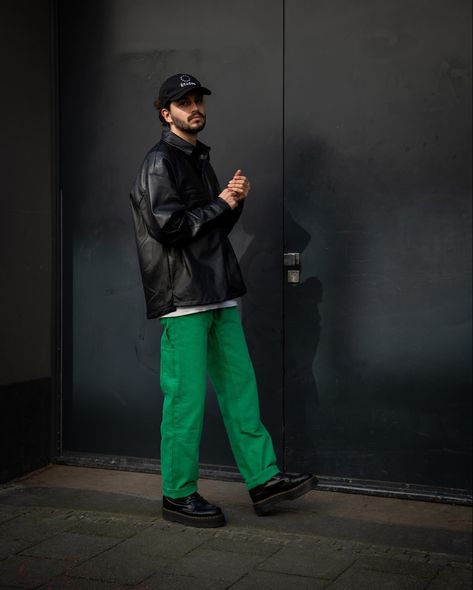 Inspi Outfit, Green Pants Men, Green Pants Outfit, Green Items, Man Outfit, Pants Outfit Men, American Boy, Street Style Outfits Men, Chicano Art