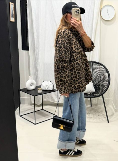 Cheetah Print Outfits, Leopard Print Outfits, Leopard Outfits, Leopard Jacket, Stylish Work Attire, Leopard Print Jacket, Moda Paris, Mode Boho, Minimalistic Style