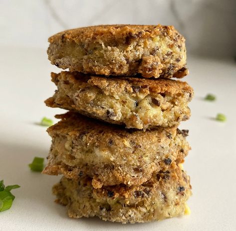 SARDINE (or any fish) FRITTERS Sardine Cakes Recipe, Sardine Fritters Recipe, Sardine Fish Cakes, Sardine Patties, Fish Fritters, Paleo Entrees, Fish Patties, Canned Sardines, Keto Fish