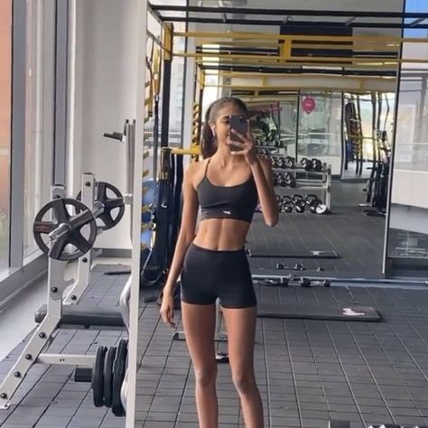 Slim Athletic Build Female, Athletic Girl Aesthetic, Wellness Princess, Gym Girlie, Hot Pilates, Athletic Aesthetic, Muscle Mommy, Yoga Aesthetic, Workout Inspo