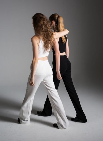 Voluminous bottoms with slim cropped tops. Spring 2015 - Ready to Wear - A.L.C. Jumpsuit Chic, Solid & Striped, Cabaret, Yin Yang, Modern Luxury, Designing Women, Dress To Impress, Spring Fashion, High Fashion