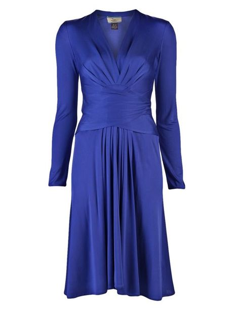 Kate Middleton wore Issa Silk Wrap Dress at her engagement announcement.   Complementing her Sapphire and Diamond Engagement Ring, the dress was the perfect selection that became one of Kate’s iconic looks. Kate Middleton Engagement Dress, Kate Middleton Engagement, Engagment Dress, Issa London Dress, Issa Dresses, Duchess Dress, Long Sleeve Silk Dress, Kate Middleton Dress, Wrap Dress Pattern