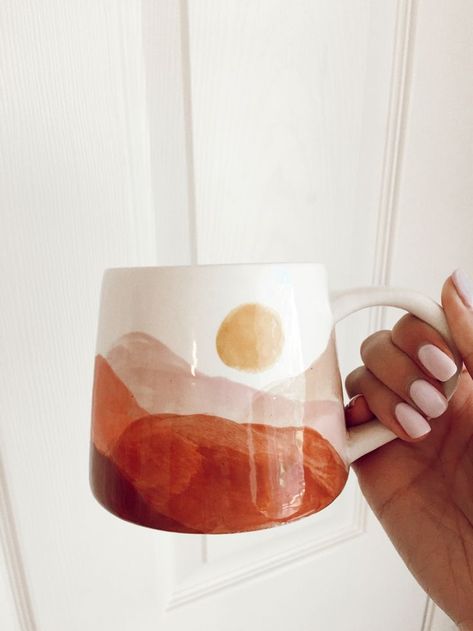 Painting Ideas Orange, Ceramic Mug Painting Ideas, Ceramic Mug Painting, Mug Painting Ideas, Pottery Painting Ideas Easy, Mug Painting, Diy Keramik, Ceramic Cafe, Diy Pottery Painting